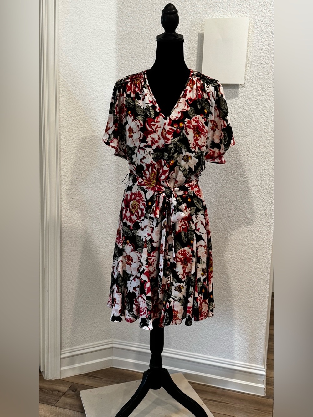 WHBM Floral V-Neck Short Sleeve Dress in Black & Melon Size S Small